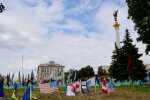У центрі Києва на Майдані здійснили прибирання народного Меморіалу пам’яті українських воїнів