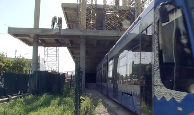 ТРЦ на дорозі: на проспекті Курбаса демонтують скандальну забудову (відео)