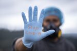 МОЗ  вдвічі переплачує за захисні костюми для медиків
