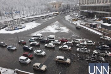 Ранок у Києві після снігопаду розпочався із заторів: де ускладнено рух