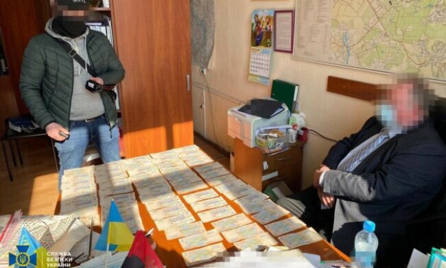 Чиновник з НАНУ попався на отриманні хабаря