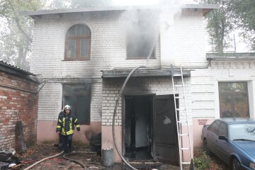 Дим та вибухи: у Харкові горів склад піротехніки, є постраждалі