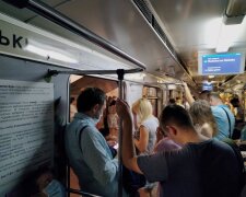 На станції «Майдан Незалежності» людина стрибнула під поїзд