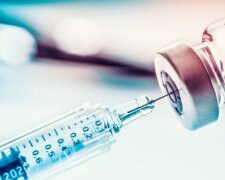 Стала відома приблизна дата початку масової вакцинації в Україні