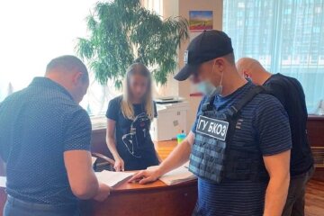СБУ викрила екскерівників Укртрансбезпеки на розтраті понад 100 млн 