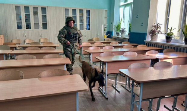 Вибухово-телефонний терор - правоохоронці перевірили чергову школу на Київщині, інформація не підтвердилась