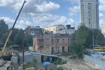 У Києві розбирають чергову історичну будівлю