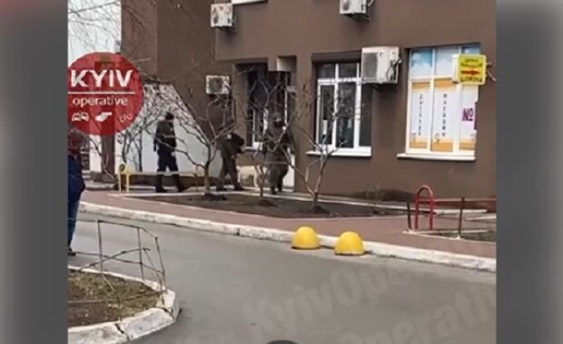 У Києві замінували житловий будинок (відео)