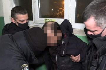 Забив до смерті розвідним ключем: у Києві п’яний розправився з матір’ю (відео)