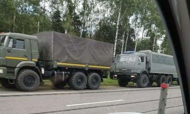 Без маркування та номерних знаків: до кордонів Білорусі прямує військова техніка РФ (відео)