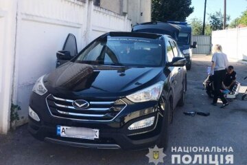 Двоє юнаків перегатили автівкою залізничний переїзд і стріляли у машиніста, аби зняти це у Інстаграм (відео)