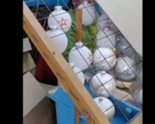 На Київщині виробляють ялинкові кульки з логотипом армії РФ (відео)