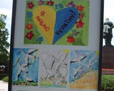 У парку Шевченка відкрилася виставка дитячих малюнків про Революцію Гідності