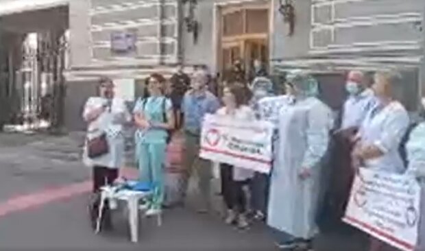 У Києві медсестри вийшли на акцію протесту (відео)