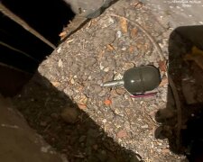 В Києві вчергове знайшли гранату — цього разу в під'їзді багатоповерхівки Дарницького району