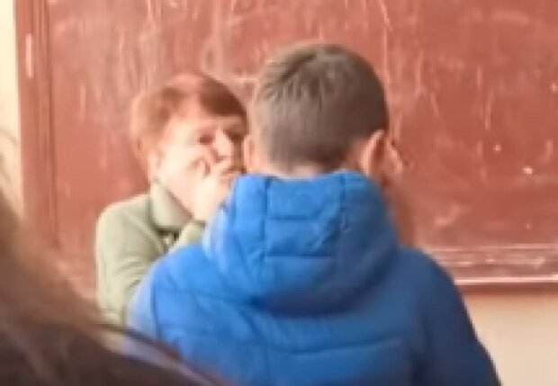 Батько наш Бандера: учні київської школи “тролять” вчительку піснею (відео)