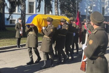 У Києві прощаються з військовим Антоном Сидоровим, який загинув на Донбасі 19 лютого