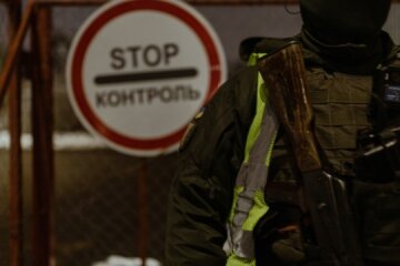 У Києві нацгвардійці затримали чоловіка, який фіксував координати важливих державних об’єктів