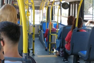 У Києві звільнили контролера, який змусив школяра сплатити йому на картку “штраф”