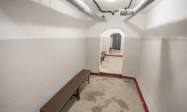 “Золоті” двері та підрядники-кримінальники – у Києві завищують ціни на ремонт укриттів