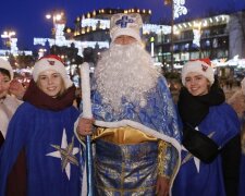 В Києві пройшла святкова хода помічників Святого Миколая (відео)