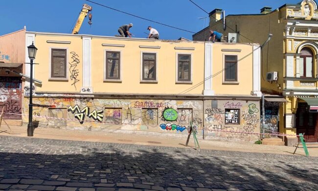 на Андріївському узвозі почали зносити будинок-пам’ятку