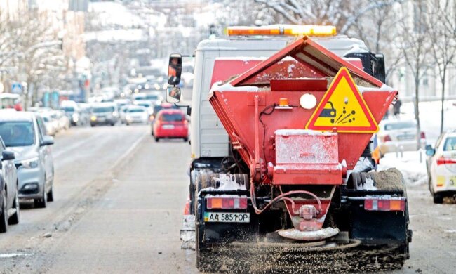 Ковзанка на дорогах: Київ накриє мокрий сніг та ожеледиця