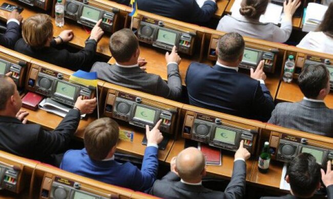 Зеленський вніс 66 невідкладних законопроектів: депутати підтримали
