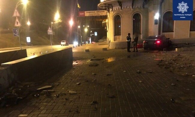 П`яний керманич розтрощив підземний перехід та в`їхав у Філармонію