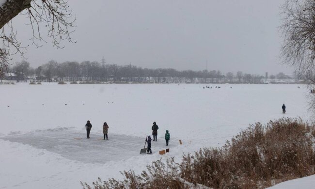 Крижана пастка: киян закликають негайно припинити прогулянки по льоду — Kyiv Lifeguard Service
