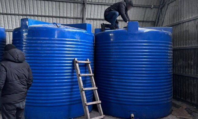 Алкогольна імперія в гаражах: у Києві викрили підпільні цехи з витонченим сурогатом