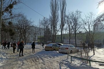 Київську школу евакуювали через повідомлення про мінування