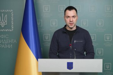 У Києві перебуває достатня кількість українських військ, оточити чи взяти місто неможливо – Арестович