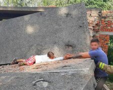 Дитина притисла руку бетонною плитою, граючись на недобудові - ДСНС Київщини врятували малолітню з пастки