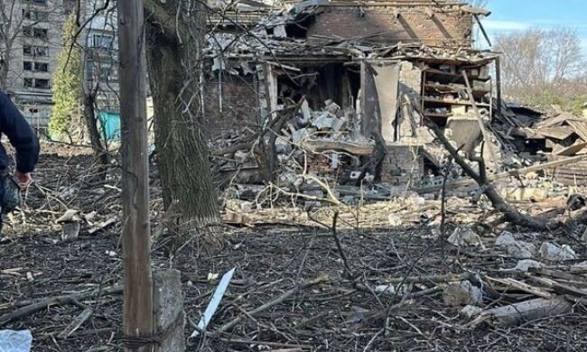 Війська РФ обстріляли центр Костянтинівки на Донеччині, шестеро загиблих (відео)