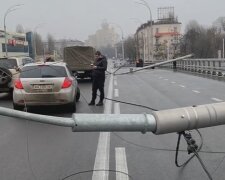 На Шулявському мосту впали ліхтарі