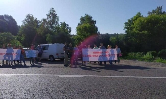 Під Києвом мітингувальники перекрили трасу