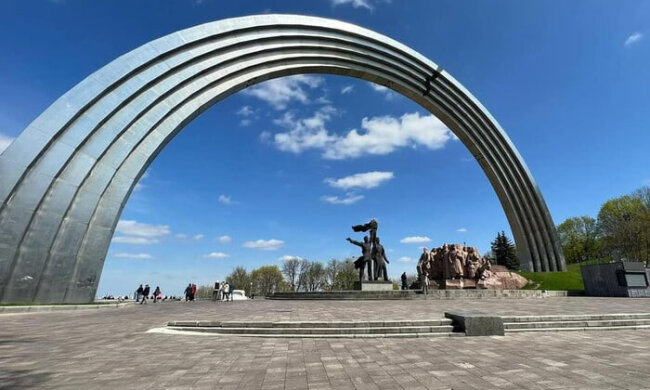 Колишня "Арка дружби народів" у Києві більше не є памʼяткою — наказ МКІП