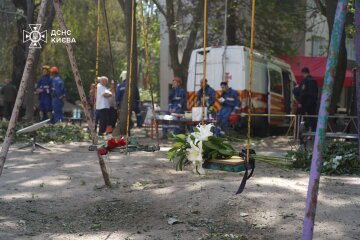 У Києві - День жалоби. Кількість загиблих внаслідок удару по столиці зросла до 24 осіб