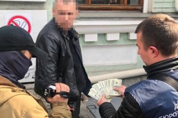 У Києві судитимуть поліцейського, що вимагав хабара
