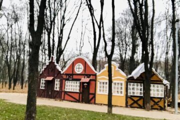 В Сирецькому парку готують місце для ялинки (фото)