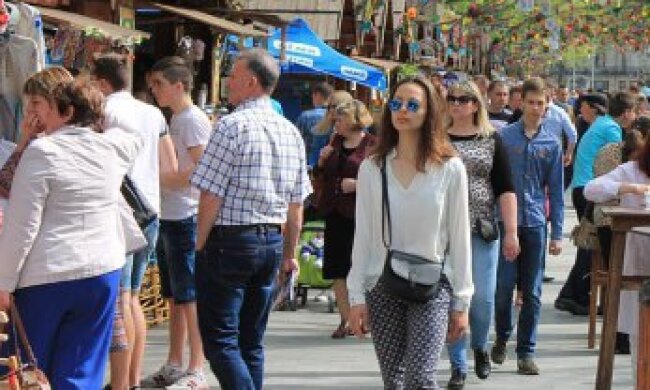 Більше українців готові терпіти фінансову скруту заради реформ — опитування