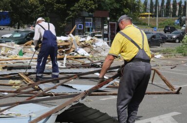 Київ очищають від незаконних споруд: за тиждень демонтовано 30 об’єктів