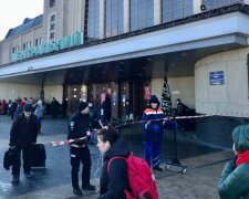 У Києві “замінували” вокзал – людей терміново евакуювали (відео)