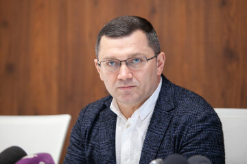 Мост метро відремонтовано, рух відновлено повністю