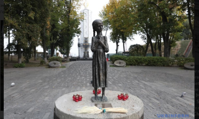 Дівчинку з колосками після вандалізму повернули до Музею Голодомору