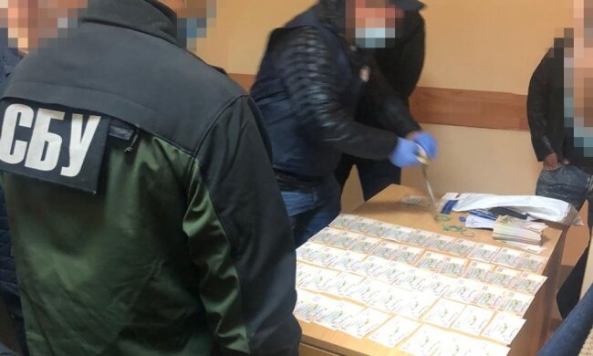 Заступника начальника відділу поліції на Київщини затримали на хабарі у 500 тисяч