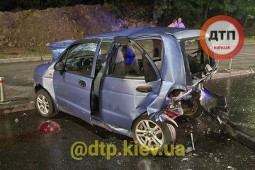 У Печерському районі три машини потрапили у дві ДТП поспіль