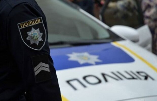 У Києві неадекватно водій протаранив п`ять авто, а потім почав кидатися на людей з ножем