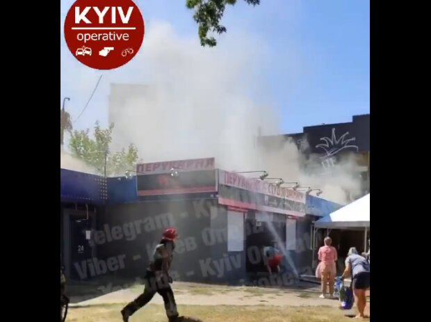 Пожежа біля ресторану в Києві
